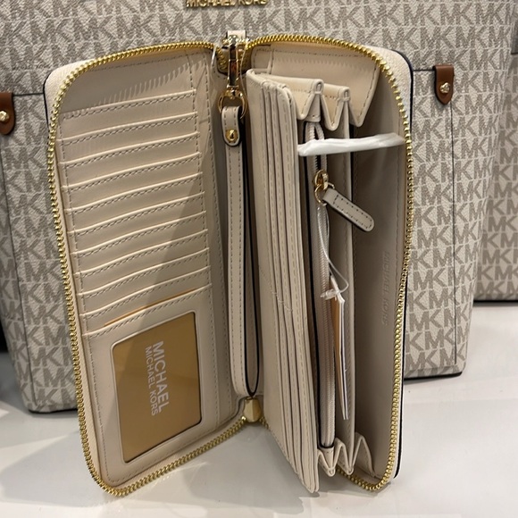 MICHAEL KORS
Leather Lg Continental Wristlet Phone Wallet Exotic Print Hair Calf - Picture 12 of 16